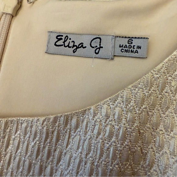 Eliza J Gold Brocade Fit & Flare Cocktail Dress with Bow - Size 6 - Picture 5 of 11